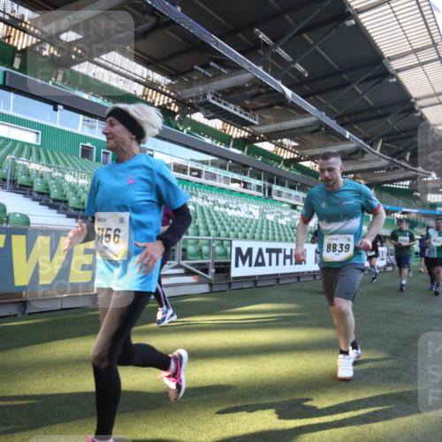 06.10.2024 - 19. swb-Marathon Bremen Yannick Fuchs http://msf.ph/oto/7364378 06.10.2024 10:34:51 Laufen im Stadion 7034, 7035, 7138, 7156, 7162, 7204, 7242, 7251, 7262, 7295, 7307, 7321, 7335, 7352, 7377, 7413, 7436, 7443, 7446, 7478, 7479, 7502, 7507, 7587, 7644, 7679, 7680, 7690, 7699, 7722, 7757, 7772, 7773, 7864, 7899, 7900, 7918, 7926, 7954, 7955, 7980, 7981, 8085, 8088, 8115, 8118, 8122, 8144, 8152, 8166, 8183, 8246, 8363, 8366, 8378, 8429, 8450, 8472, 8494, 8495, 8496, 8506, 8509, 8539, 8541, 8542, 8588, 8589, 8670, 8678, 8760, 8839, 8848, 9015 meine-sportfotos.de