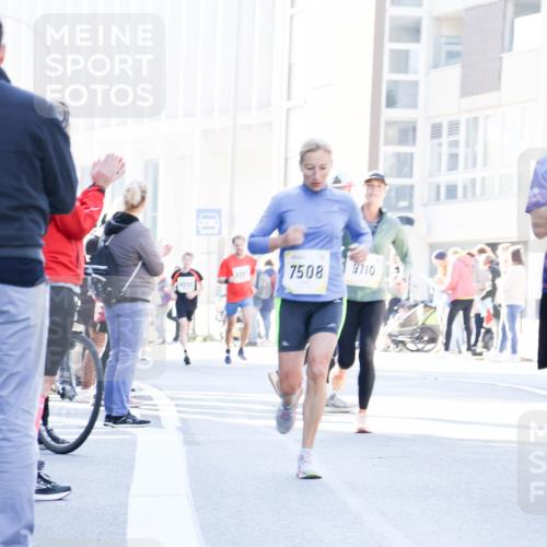 06.10.2024 - 19. swb-Marathon Bremen Matties Gatica Varas http://msf.ph/oto/7364421 06.10.2024 10:41:20 Laufen 7508, 9110 meine-sportfotos.de
