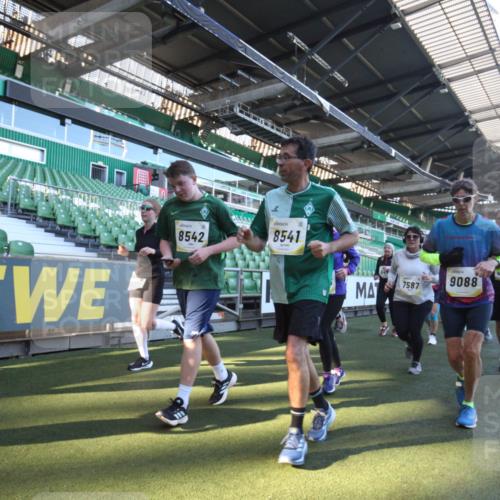 06.10.2024 - 19. swb-Marathon Bremen Yannick Fuchs http://msf.ph/oto/7364426 06.10.2024 10:34:54 Laufen im Stadion 7034, 7035, 7138, 7155, 7156, 7162, 7204, 7226, 7251, 7262, 7295, 7307, 7321, 7335, 7413, 7436, 7443, 7478, 7479, 7502, 7507, 7587, 7644, 7679, 7680, 7690, 7699, 7722, 7757, 7772, 7773, 7864, 7899, 7900, 7918, 7926, 7932, 7954, 7955, 7980, 7981, 8073, 8074, 8085, 8088, 8115, 8118, 8122, 8144, 8152, 8166, 8183, 8246, 8363, 8366, 8370, 8378, 8429, 8450, 8472, 8494, 8495, 8496, 8506, 8509, 8539, 8541, 8542, 8588, 8589, 8678, 8698, 8760, 8799, 8839, 8848, 9015 meine-sportfotos.de