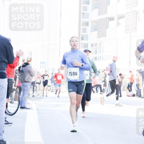 06.10.2024 - 19. swb-Marathon Bremen Matties Gatica Varas http://msf.ph/oto/7364478 06.10.2024 10:41:21 Laufen 7508, 8996, 8997, 7576, 0 meine-sportfotos.de