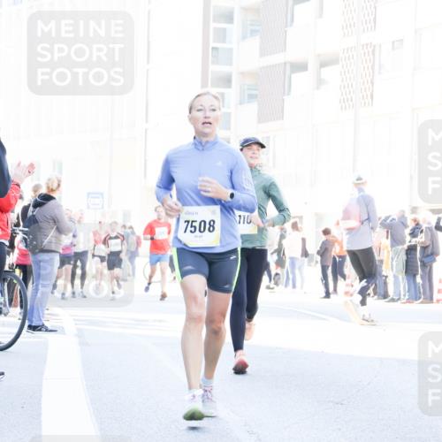 06.10.2024 - 19. swb-Marathon Bremen Matties Gatica Varas http://msf.ph/oto/7364503 06.10.2024 10:41:21 Laufen 29, 70, 757, 8996, 997, 7508, 110 meine-sportfotos.de