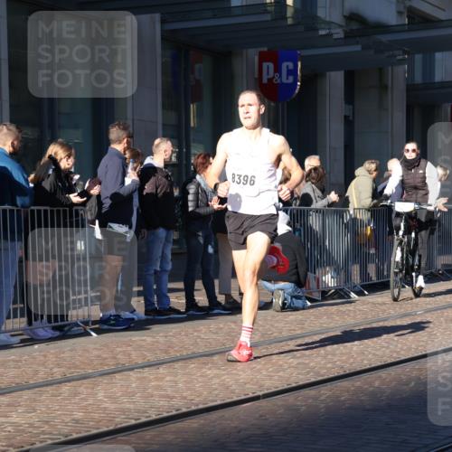 06.10.2024 - 19. swb-Marathon Bremen Strokosch-Dieckow http://msf.ph/oto/7364527 06.10.2024 10:26:35 Laufen 8350, 8395, 8396 meine-sportfotos.de
