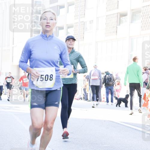 06.10.2024 - 19. swb-Marathon Bremen Matties Gatica Varas http://msf.ph/oto/7364553 06.10.2024 10:41:23 Laufen 70, 8996, 89977, 508 meine-sportfotos.de