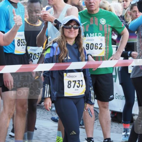 06.10.2024 - 19. swb-Marathon Bremen Luisa Fischer http://msf.ph/oto/7364566 06.10.2024 09:47:13 Allgemein zum Event 24, 77, 13, 855, 903, 8737, 9062, 302 meine-sportfotos.de