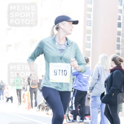 06.10.2024 - 19. swb-Marathon Bremen Matties Gatica Varas http://msf.ph/oto/7364575 06.10.2024 10:41:25 Laufen 9710 meine-sportfotos.de