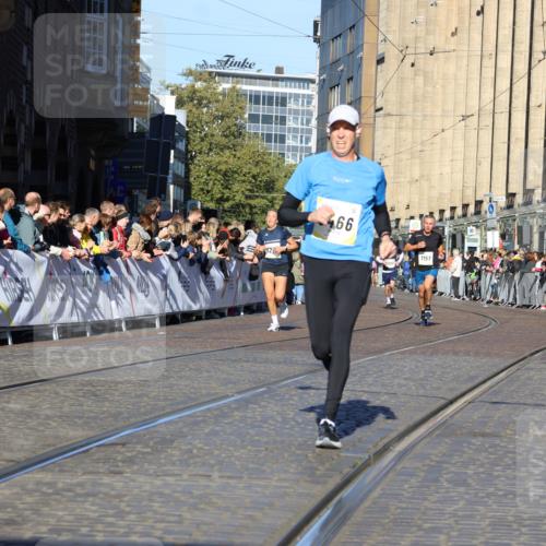 06.10.2024 - 19. swb-Marathon Bremen Strokosch-Dieckow http://msf.ph/oto/7364595 06.10.2024 10:39:18 Ziel 7105, 7157, 8275, 8466, 9033 meine-sportfotos.de