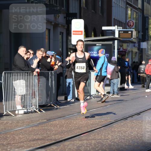 06.10.2024 - 19. swb-Marathon Bremen Strokosch-Dieckow http://msf.ph/oto/7364597 06.10.2024 10:26:40 Laufen 8350, 8395 meine-sportfotos.de