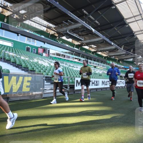 06.10.2024 - 19. swb-Marathon Bremen Yannick Fuchs http://msf.ph/oto/7364603 06.10.2024 10:35:05 Laufen im Stadion 7034, 7035, 7042, 7138, 7155, 7156, 7162, 7204, 7226, 7251, 7258, 7266, 7295, 7307, 7321, 7335, 7413, 7443, 7468, 7478, 7479, 7490, 7502, 7587, 7644, 7679, 7680, 7690, 7699, 7757, 7772, 7773, 7863, 7864, 7899, 7900, 7902, 7923, 7926, 7932, 7954, 7955, 7981, 8073, 8074, 8088, 8118, 8144, 8152, 8183, 8225, 8246, 8366, 8370, 8378, 8409, 8410, 8429, 8449, 8450, 8472, 8494, 8495, 8496, 8506, 8509, 8539, 8541, 8542, 8588, 8589, 8698, 8760, 8799, 8839, 8848 meine-sportfotos.de