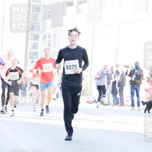 06.10.2024 - 19. swb-Marathon Bremen Matties Gatica Varas http://msf.ph/oto/7364616 06.10.2024 10:41:27 Laufen 8996, 7576, 8997, 8075 meine-sportfotos.de