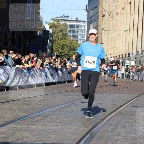 06.10.2024 - 19. swb-Marathon Bremen Strokosch-Dieckow http://msf.ph/oto/7364621 06.10.2024 10:39:18 Ziel 7105, 7157, 8275, 8466, 9033 meine-sportfotos.de