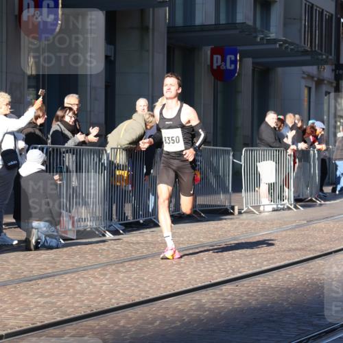 06.10.2024 - 19. swb-Marathon Bremen Strokosch-Dieckow http://msf.ph/oto/7364650 06.10.2024 10:26:42 Laufen 8349, 8350, 8395 meine-sportfotos.de