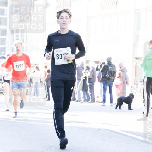 06.10.2024 - 19. swb-Marathon Bremen Matties Gatica Varas http://msf.ph/oto/7364652 06.10.2024 10:41:27 Laufen 8997, 807 meine-sportfotos.de