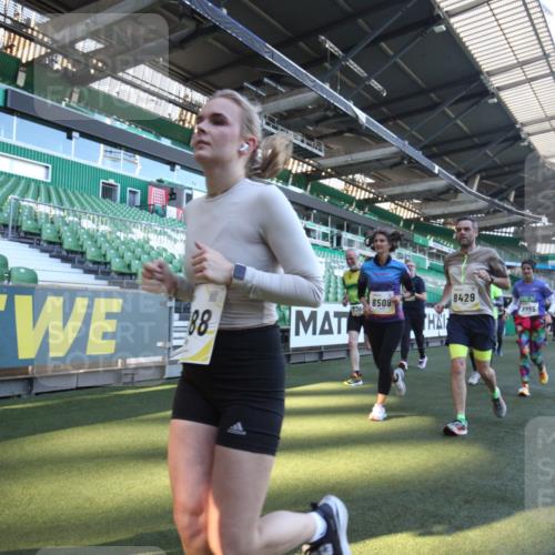 06.10.2024 - 19. swb-Marathon Bremen Yannick Fuchs http://msf.ph/oto/7364653 06.10.2024 10:35:08 Laufen im Stadion 7034, 7035, 7042, 7138, 7155, 7162, 7204, 7226, 7251, 7258, 7266, 7295, 7321, 7335, 7413, 7443, 7468, 7478, 7479, 7490, 7502, 7587, 7644, 7679, 7680, 7690, 7699, 7757, 7772, 7773, 7829, 7830, 7863, 7864, 7899, 7900, 7902, 7923, 7926, 7932, 7954, 7955, 7981, 8073, 8074, 8088, 8118, 8144, 8152, 8183, 8225, 8246, 8366, 8370, 8378, 8409, 8410, 8429, 8449, 8450, 8472, 8494, 8495, 8496, 8506, 8509, 8539, 8541, 8542, 8588, 8589, 8698, 8760, 8799, 8839, 8848 meine-sportfotos.de