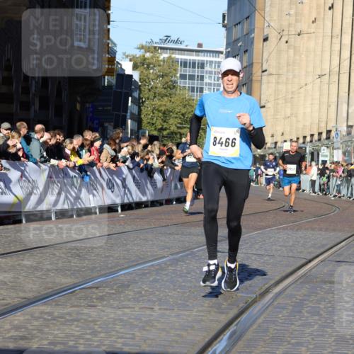 06.10.2024 - 19. swb-Marathon Bremen Strokosch-Dieckow http://msf.ph/oto/7364657 06.10.2024 10:39:18 Ziel 7105, 7157, 8275, 8466, 9033 meine-sportfotos.de
