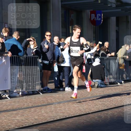 06.10.2024 - 19. swb-Marathon Bremen Strokosch-Dieckow http://msf.ph/oto/7364680 06.10.2024 10:26:43 Laufen 8349, 8395 meine-sportfotos.de