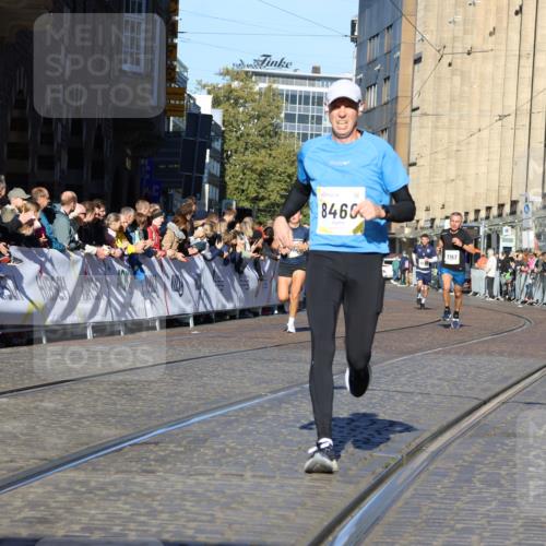 06.10.2024 - 19. swb-Marathon Bremen Strokosch-Dieckow http://msf.ph/oto/7364696 06.10.2024 10:39:18 Ziel 7105, 7157, 8275, 8466, 9033 meine-sportfotos.de