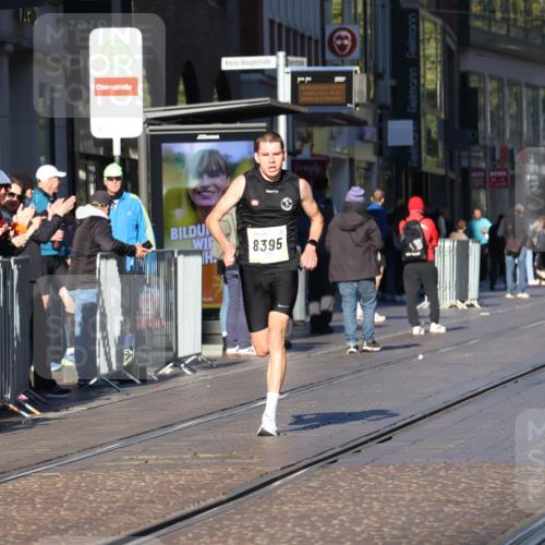 06.10.2024 - 19. swb-Marathon Bremen Strokosch-Dieckow http://msf.ph/oto/7364699 06.10.2024 10:26:53 Laufen 8349, 8395 meine-sportfotos.de