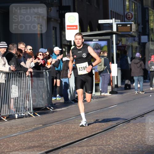 06.10.2024 - 19. swb-Marathon Bremen Strokosch-Dieckow http://msf.ph/oto/7364717 06.10.2024 10:26:54 Laufen 8349, 8395 meine-sportfotos.de