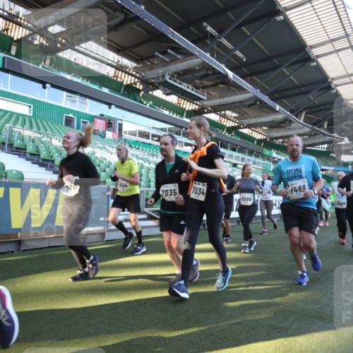06.10.2024 - 19. swb-Marathon Bremen Yannick Fuchs http://msf.ph/oto/7364752 06.10.2024 10:35:16 Laufen im Stadion 7034, 7035, 7042, 7138, 7155, 7162, 7204, 7226, 7251, 7258, 7266, 7295, 7321, 7335, 7341, 7353, 7428, 7443, 7468, 7478, 7479, 7490, 7644, 7690, 7699, 7772, 7773, 7829, 7830, 7863, 7864, 7899, 7900, 7902, 7904, 7923, 7932, 7955, 7967, 8073, 8074, 8088, 8121, 8144, 8152, 8183, 8191, 8225, 8366, 8370, 8378, 8409, 8410, 8421, 8429, 8449, 8450, 8506, 8509, 8588, 8589, 8595, 8698, 8760, 8799, 8848, 8952, 9029 meine-sportfotos.de