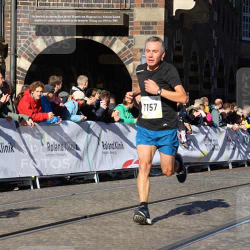 06.10.2024 - 19. swb-Marathon Bremen Strokosch-Dieckow http://msf.ph/oto/7364823 06.10.2024 10:39:24 Ziel 7105, 7157, 8275, 8511, 9033 meine-sportfotos.de