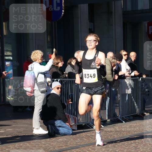 06.10.2024 - 19. swb-Marathon Bremen Strokosch-Dieckow http://msf.ph/oto/7364833 06.10.2024 10:27:20 Laufen 8349 meine-sportfotos.de