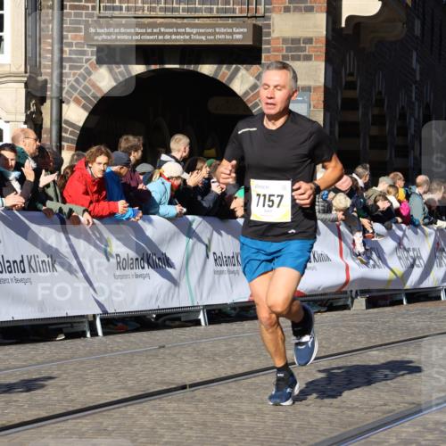 06.10.2024 - 19. swb-Marathon Bremen Strokosch-Dieckow http://msf.ph/oto/7364841 06.10.2024 10:39:24 Ziel 7105, 7157, 8275, 8511, 9033 meine-sportfotos.de