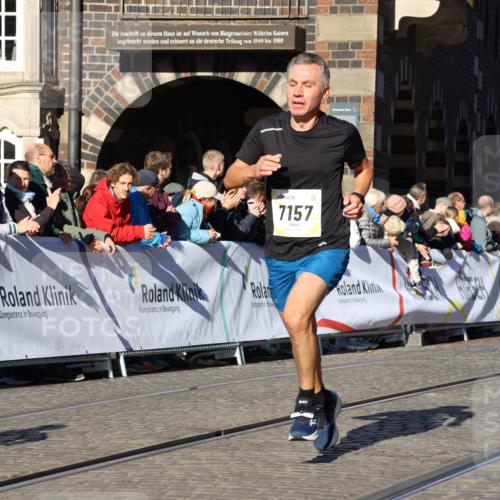 06.10.2024 - 19. swb-Marathon Bremen Strokosch-Dieckow http://msf.ph/oto/7364862 06.10.2024 10:39:24 Ziel 7105, 7157, 8275, 8511, 9033 meine-sportfotos.de