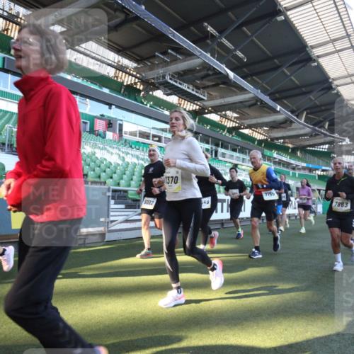 06.10.2024 - 19. swb-Marathon Bremen Yannick Fuchs http://msf.ph/oto/7364890 06.10.2024 10:35:23 Laufen im Stadion 7034, 7035, 7042, 7138, 7155, 7162, 7226, 7251, 7258, 7266, 7295, 7321, 7341, 7353, 7391, 7393, 7428, 7468, 7478, 7479, 7490, 7644, 7690, 7699, 7829, 7830, 7863, 7899, 7900, 7902, 7904, 7923, 7932, 7955, 7967, 8073, 8074, 8121, 8144, 8183, 8191, 8225, 8366, 8370, 8378, 8409, 8410, 8421, 8429, 8449, 8450, 8506, 8509, 8588, 8589, 8595, 8698, 8760, 8799, 8952, 9029 meine-sportfotos.de