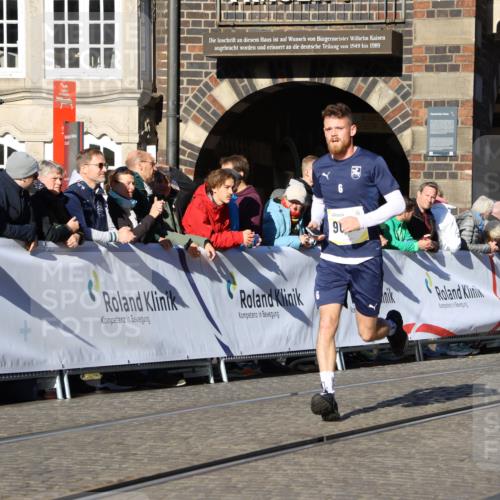 06.10.2024 - 19. swb-Marathon Bremen Strokosch-Dieckow http://msf.ph/oto/7364929 06.10.2024 10:39:29 Ziel 7105, 7157, 8511, 9033, 9056 meine-sportfotos.de