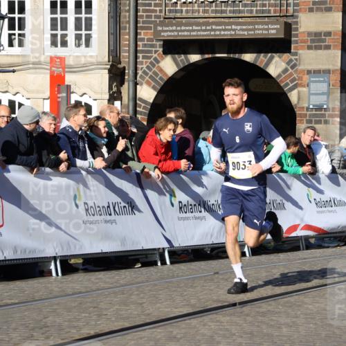 06.10.2024 - 19. swb-Marathon Bremen Strokosch-Dieckow http://msf.ph/oto/7364946 06.10.2024 10:39:29 Ziel 7105, 7157, 8511, 9033, 9056 meine-sportfotos.de