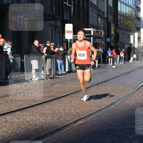 06.10.2024 - 19. swb-Marathon Bremen Strokosch-Dieckow http://msf.ph/oto/7364983 06.10.2024 10:28:23 Laufen 9125 meine-sportfotos.de