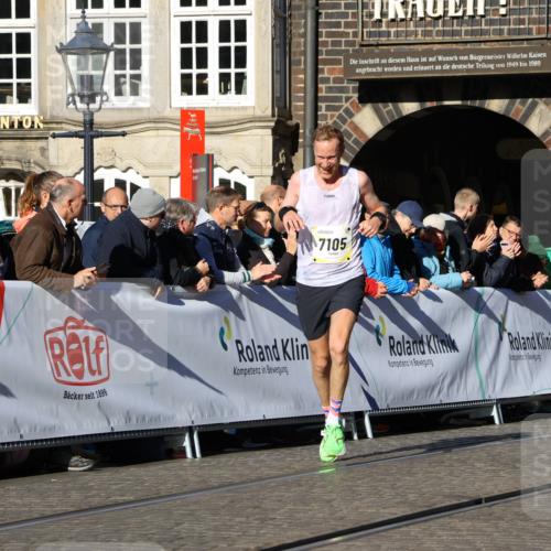 06.10.2024 - 19. swb-Marathon Bremen Strokosch-Dieckow http://msf.ph/oto/7365043 06.10.2024 10:39:35 Ziel 7105, 8511, 9056 meine-sportfotos.de
