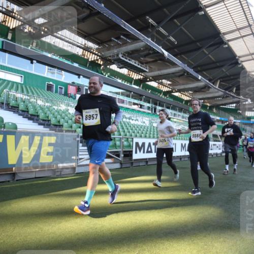 06.10.2024 - 19. swb-Marathon Bremen Yannick Fuchs http://msf.ph/oto/7365077 06.10.2024 10:35:54 Laufen im Stadion 7018, 7020, 7101, 7102, 7167, 7182, 7341, 7353, 7391, 7393, 7428, 7460, 7462, 7514, 7515, 7522, 7573, 7609, 7610, 7639, 7667, 7686, 7694, 7724, 7878, 7904, 7907, 7937, 7945, 7967, 7969, 7977, 8096, 8121, 8131, 8191, 8212, 8265, 8273, 8367, 8401, 8421, 8425, 8462, 8483, 8486, 8530, 8562, 8582, 8595, 8638, 8668, 8675, 8685, 8704, 8787, 8818, 8837, 8914, 8920, 8940, 8941, 8952, 8957, 9017, 9029, 9128, 9666 meine-sportfotos.de