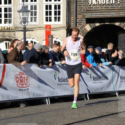 06.10.2024 - 19. swb-Marathon Bremen Strokosch-Dieckow http://msf.ph/oto/7365082 06.10.2024 10:39:35 Ziel 7105, 8511, 9056 meine-sportfotos.de