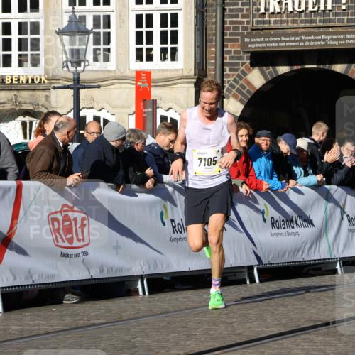06.10.2024 - 19. swb-Marathon Bremen Strokosch-Dieckow http://msf.ph/oto/7365095 06.10.2024 10:39:35 Ziel 7105, 8511, 9056 meine-sportfotos.de