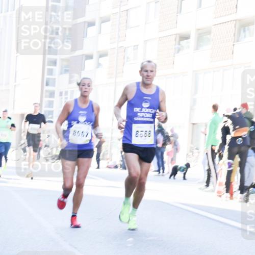 06.10.2024 - 19. swb-Marathon Bremen Matties Gatica Varas http://msf.ph/oto/7365097 06.10.2024 10:41:42 Laufen 8587, 8568 meine-sportfotos.de