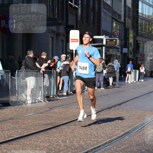 06.10.2024 - 19. swb-Marathon Bremen Strokosch-Dieckow http://msf.ph/oto/7365108 06.10.2024 10:29:04 Laufen 44, 51, 7498, 8559 meine-sportfotos.de