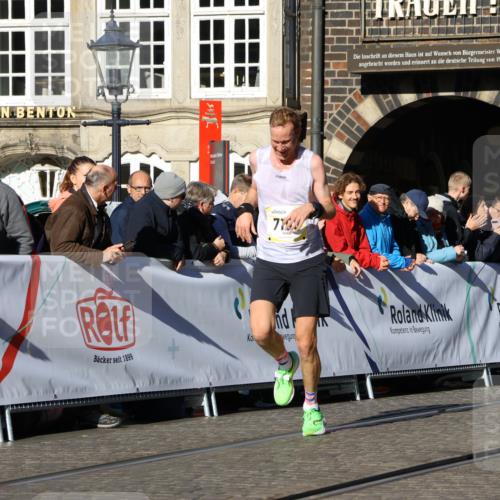 06.10.2024 - 19. swb-Marathon Bremen Strokosch-Dieckow http://msf.ph/oto/7365116 06.10.2024 10:39:35 Ziel 7105, 8511, 9056 meine-sportfotos.de