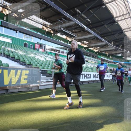 06.10.2024 - 19. swb-Marathon Bremen Yannick Fuchs http://msf.ph/oto/7365118 06.10.2024 10:35:56 Laufen im Stadion 7018, 7020, 7101, 7102, 7167, 7182, 7341, 7353, 7391, 7393, 7428, 7460, 7462, 7514, 7515, 7522, 7573, 7609, 7610, 7639, 7667, 7686, 7694, 7724, 7878, 7904, 7907, 7937, 7945, 7951, 7967, 7969, 7977, 8096, 8131, 8191, 8212, 8253, 8254, 8265, 8273, 8367, 8379, 8401, 8421, 8425, 8462, 8483, 8486, 8530, 8562, 8582, 8638, 8668, 8675, 8685, 8704, 8787, 8818, 8837, 8914, 8920, 8940, 8941, 8952, 8957, 9017, 9029, 9128, 9666 meine-sportfotos.de
