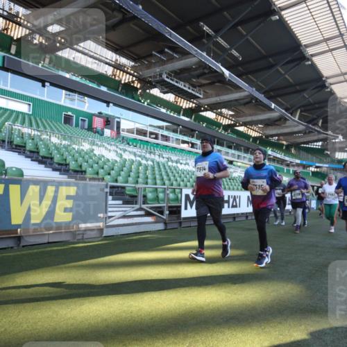 06.10.2024 - 19. swb-Marathon Bremen Yannick Fuchs http://msf.ph/oto/7365123 06.10.2024 10:35:57 Laufen im Stadion 7018, 7020, 7101, 7102, 7167, 7182, 7341, 7353, 7391, 7393, 7428, 7434, 7460, 7462, 7514, 7515, 7522, 7573, 7609, 7610, 7639, 7667, 7686, 7694, 7724, 7878, 7904, 7907, 7937, 7945, 7951, 7967, 7969, 7977, 8096, 8102, 8131, 8191, 8212, 8253, 8254, 8265, 8273, 8367, 8379, 8401, 8421, 8425, 8462, 8483, 8486, 8530, 8562, 8582, 8638, 8668, 8675, 8685, 8704, 8787, 8818, 8837, 8914, 8920, 8940, 8941, 8957, 9017, 9029, 9128, 9666 meine-sportfotos.de