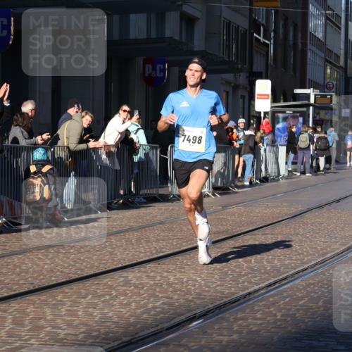 06.10.2024 - 19. swb-Marathon Bremen Strokosch-Dieckow http://msf.ph/oto/7365136 06.10.2024 10:29:05 Laufen 44, 51, 7498, 8559 meine-sportfotos.de