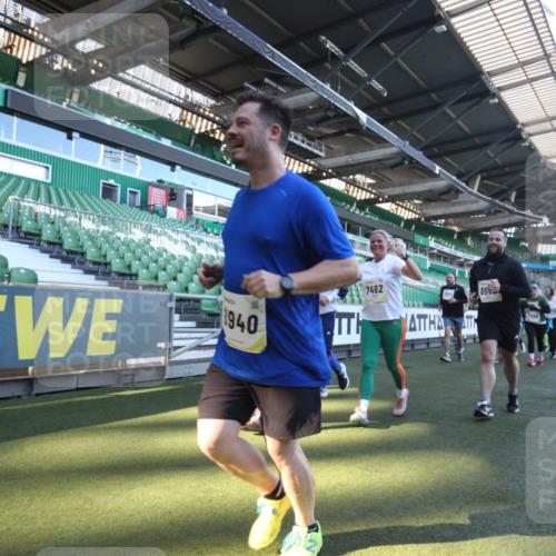 06.10.2024 - 19. swb-Marathon Bremen Yannick Fuchs http://msf.ph/oto/7365141 06.10.2024 10:36:00 Laufen im Stadion 7018, 7020, 7051, 7101, 7102, 7167, 7182, 7391, 7393, 7434, 7460, 7462, 7514, 7515, 7522, 7573, 7609, 7610, 7639, 7667, 7686, 7694, 7724, 7878, 7907, 7937, 7939, 7945, 7951, 7967, 7969, 7977, 8096, 8102, 8131, 8212, 8253, 8254, 8265, 8273, 8367, 8379, 8401, 8425, 8462, 8483, 8486, 8530, 8545, 8562, 8582, 8638, 8668, 8675, 8685, 8704, 8787, 8818, 8837, 8914, 8920, 8940, 8941, 8957, 9017, 9042, 9043, 9128, 9666 meine-sportfotos.de