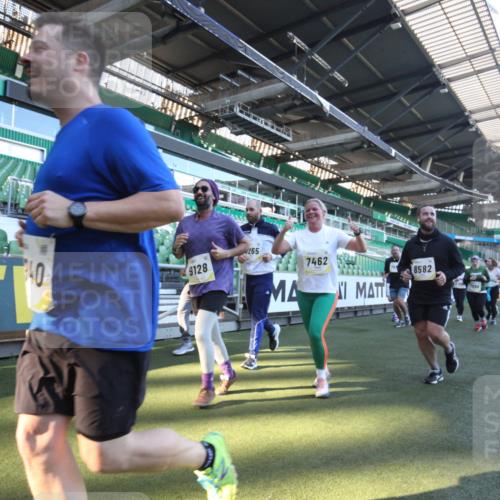 06.10.2024 - 19. swb-Marathon Bremen Yannick Fuchs http://msf.ph/oto/7365150 06.10.2024 10:36:00 Laufen im Stadion 7018, 7020, 7051, 7101, 7102, 7167, 7182, 7391, 7393, 7434, 7460, 7462, 7514, 7515, 7522, 7573, 7609, 7610, 7639, 7667, 7686, 7694, 7724, 7878, 7907, 7937, 7939, 7945, 7951, 7967, 7969, 7977, 8096, 8102, 8131, 8212, 8253, 8254, 8265, 8273, 8367, 8379, 8401, 8425, 8462, 8483, 8486, 8530, 8545, 8562, 8582, 8638, 8668, 8675, 8685, 8704, 8787, 8818, 8837, 8914, 8920, 8940, 8941, 8957, 9017, 9042, 9043, 9128, 9666 meine-sportfotos.de