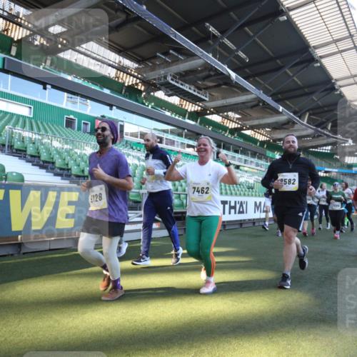 06.10.2024 - 19. swb-Marathon Bremen Yannick Fuchs http://msf.ph/oto/7365154 06.10.2024 10:36:00 Laufen im Stadion 7018, 7020, 7051, 7101, 7102, 7167, 7182, 7391, 7393, 7434, 7460, 7462, 7514, 7515, 7522, 7573, 7609, 7610, 7639, 7667, 7686, 7694, 7724, 7878, 7907, 7937, 7939, 7945, 7951, 7967, 7969, 7977, 8096, 8102, 8131, 8212, 8253, 8254, 8265, 8273, 8367, 8379, 8401, 8425, 8462, 8483, 8486, 8530, 8545, 8562, 8582, 8638, 8668, 8675, 8685, 8704, 8787, 8818, 8837, 8914, 8920, 8940, 8941, 8957, 9017, 9042, 9043, 9128, 9666 meine-sportfotos.de