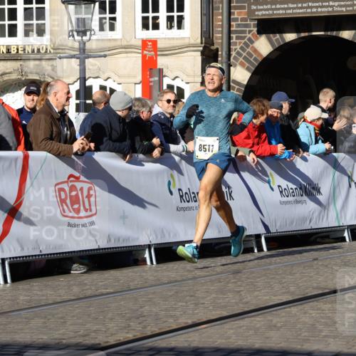 06.10.2024 - 19. swb-Marathon Bremen Strokosch-Dieckow http://msf.ph/oto/7365181 06.10.2024 10:39:39 Ziel 7105, 8511, 9056 meine-sportfotos.de