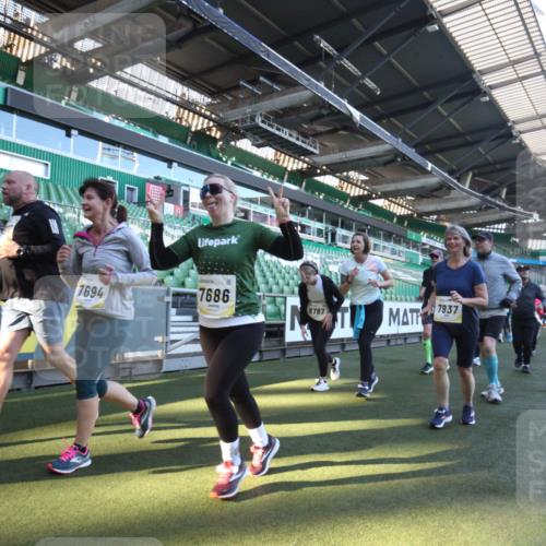 06.10.2024 - 19. swb-Marathon Bremen Yannick Fuchs http://msf.ph/oto/7365188 06.10.2024 10:36:04 Laufen im Stadion 7018, 7020, 7051, 7101, 7102, 7167, 7182, 7391, 7393, 7434, 7460, 7462, 7514, 7515, 7522, 7573, 7609, 7610, 7639, 7667, 7686, 7694, 7724, 7769, 7878, 7907, 7937, 7939, 7945, 7951, 7969, 7977, 8096, 8102, 8125, 8131, 8212, 8253, 8254, 8265, 8273, 8367, 8379, 8401, 8425, 8462, 8483, 8486, 8530, 8545, 8562, 8582, 8638, 8668, 8675, 8685, 8704, 8737, 8787, 8818, 8837, 8914, 8920, 8940, 8941, 8957, 9017, 9020, 9042, 9043, 9128, 9666 meine-sportfotos.de