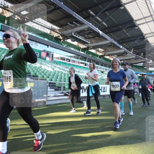 06.10.2024 - 19. swb-Marathon Bremen Yannick Fuchs http://msf.ph/oto/7365197 06.10.2024 10:36:04 Laufen im Stadion 7018, 7020, 7051, 7101, 7102, 7167, 7182, 7391, 7393, 7434, 7460, 7462, 7514, 7515, 7522, 7573, 7609, 7610, 7639, 7667, 7686, 7694, 7724, 7769, 7878, 7907, 7937, 7939, 7945, 7951, 7969, 7977, 8096, 8102, 8125, 8131, 8212, 8253, 8254, 8265, 8273, 8367, 8379, 8401, 8425, 8462, 8483, 8486, 8530, 8545, 8562, 8582, 8638, 8668, 8675, 8685, 8704, 8737, 8787, 8818, 8837, 8914, 8920, 8940, 8941, 8957, 9017, 9020, 9042, 9043, 9128, 9666 meine-sportfotos.de