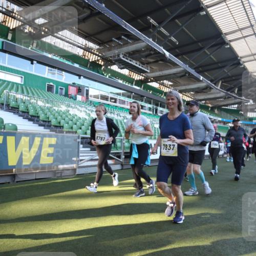 06.10.2024 - 19. swb-Marathon Bremen Yannick Fuchs http://msf.ph/oto/7365208 06.10.2024 10:36:04 Laufen im Stadion 7018, 7020, 7051, 7101, 7102, 7167, 7182, 7391, 7393, 7434, 7460, 7462, 7514, 7515, 7522, 7573, 7609, 7610, 7639, 7667, 7686, 7694, 7724, 7769, 7878, 7907, 7937, 7939, 7945, 7951, 7969, 7977, 8096, 8102, 8125, 8131, 8212, 8253, 8254, 8265, 8273, 8367, 8379, 8401, 8425, 8462, 8483, 8486, 8530, 8545, 8562, 8582, 8638, 8668, 8675, 8685, 8704, 8737, 8787, 8818, 8837, 8914, 8920, 8940, 8941, 8957, 9017, 9020, 9042, 9043, 9128, 9666 meine-sportfotos.de