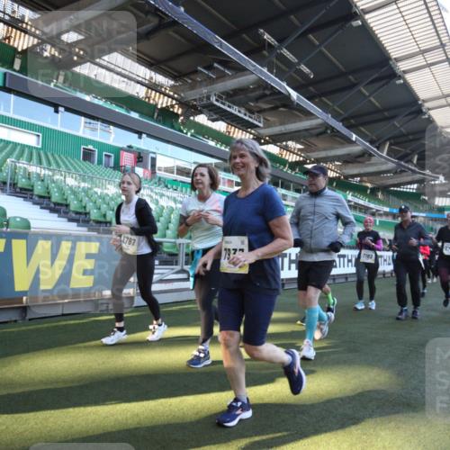06.10.2024 - 19. swb-Marathon Bremen Yannick Fuchs http://msf.ph/oto/7365219 06.10.2024 10:36:04 Laufen im Stadion 7018, 7020, 7051, 7101, 7102, 7167, 7182, 7391, 7393, 7434, 7460, 7462, 7514, 7515, 7522, 7573, 7609, 7610, 7639, 7667, 7686, 7694, 7724, 7769, 7878, 7907, 7937, 7939, 7945, 7951, 7969, 7977, 8096, 8102, 8125, 8131, 8212, 8253, 8254, 8265, 8273, 8367, 8379, 8401, 8425, 8462, 8483, 8486, 8530, 8545, 8562, 8582, 8638, 8668, 8675, 8685, 8704, 8737, 8787, 8818, 8837, 8914, 8920, 8940, 8941, 8957, 9017, 9020, 9042, 9043, 9128, 9666 meine-sportfotos.de