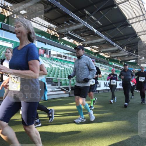 06.10.2024 - 19. swb-Marathon Bremen Yannick Fuchs http://msf.ph/oto/7365229 06.10.2024 10:36:05 Laufen im Stadion 7018, 7020, 7051, 7101, 7102, 7167, 7182, 7391, 7393, 7434, 7460, 7462, 7514, 7515, 7522, 7573, 7609, 7610, 7639, 7667, 7686, 7694, 7724, 7769, 7878, 7907, 7937, 7939, 7944, 7945, 7951, 7969, 7977, 8096, 8102, 8116, 8125, 8131, 8212, 8253, 8254, 8265, 8273, 8367, 8379, 8401, 8425, 8462, 8483, 8486, 8530, 8545, 8562, 8582, 8638, 8668, 8675, 8685, 8704, 8737, 8787, 8818, 8837, 8914, 8920, 8940, 8941, 8957, 9017, 9020, 9042, 9043, 9128, 9666 meine-sportfotos.de